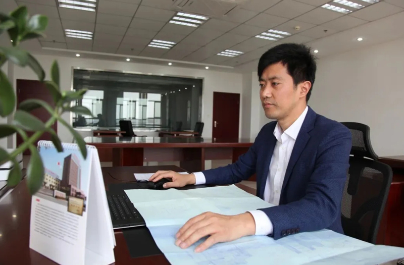 海安名匠丨江蘇鵬飛集團(tuán)股份有限公司設(shè)計(jì)中心主任，高級(jí)工程師、高級(jí)技師李曉平